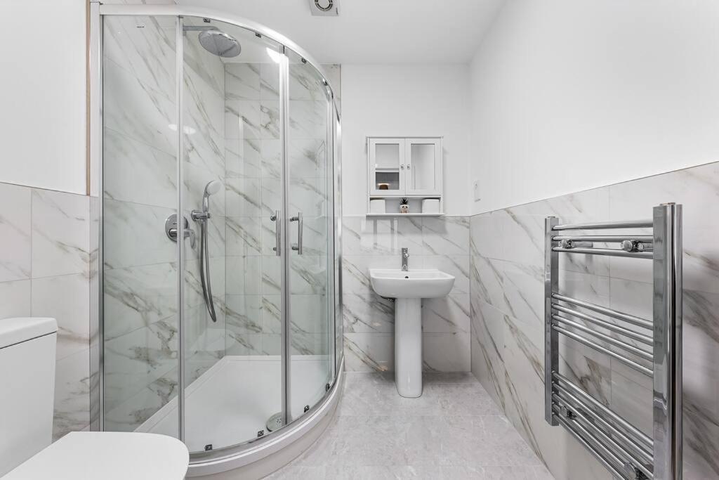 Spacious Sleep 14 - 1 Min From Tooting Station Mr3 Appartamento Londra