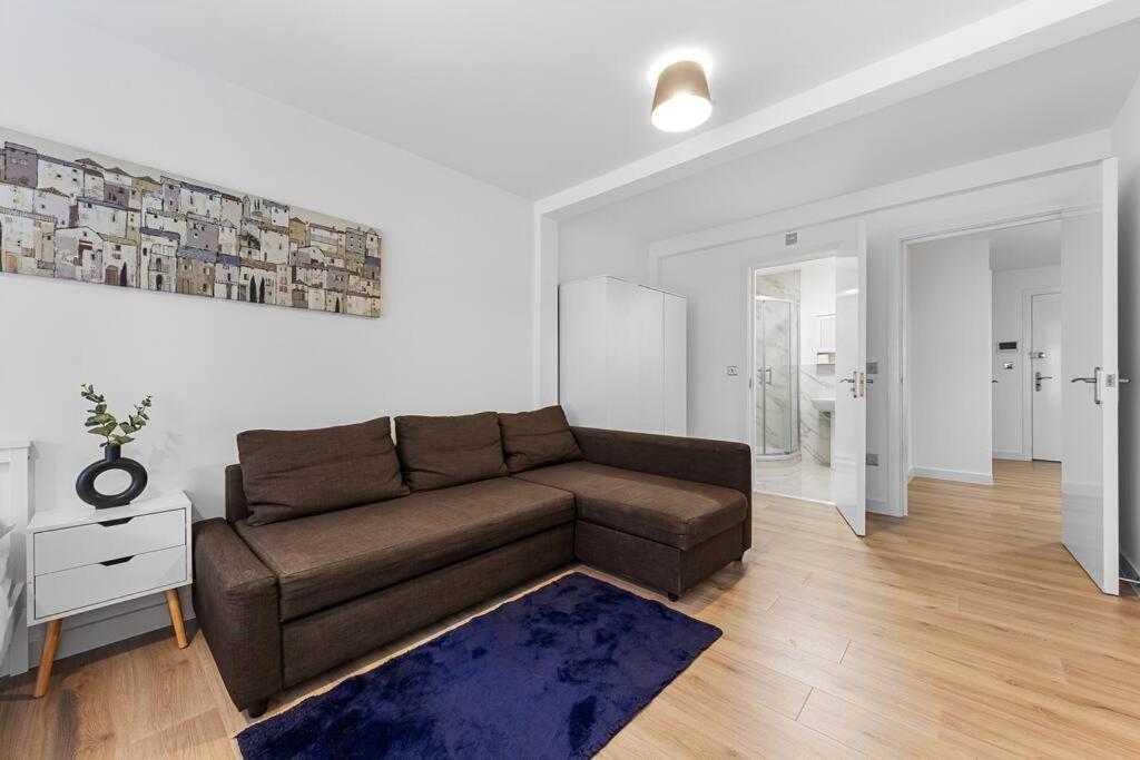 Spacious Sleep 14 - 1 Min From Tooting Station Mr3 Londra